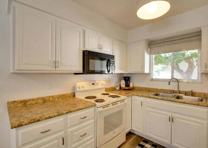Walk To Papago Park: W/ Community Perks! *